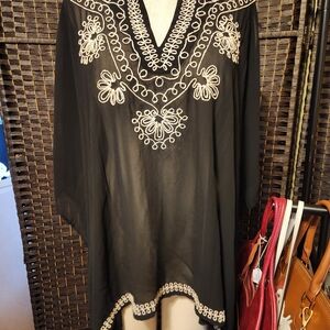 Chico's Elegant Black Tunic with Cream Detailing